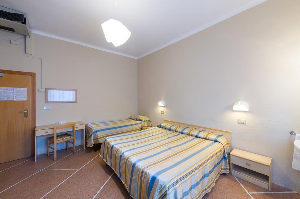 Hotel Moderno Pisa Esterno foto