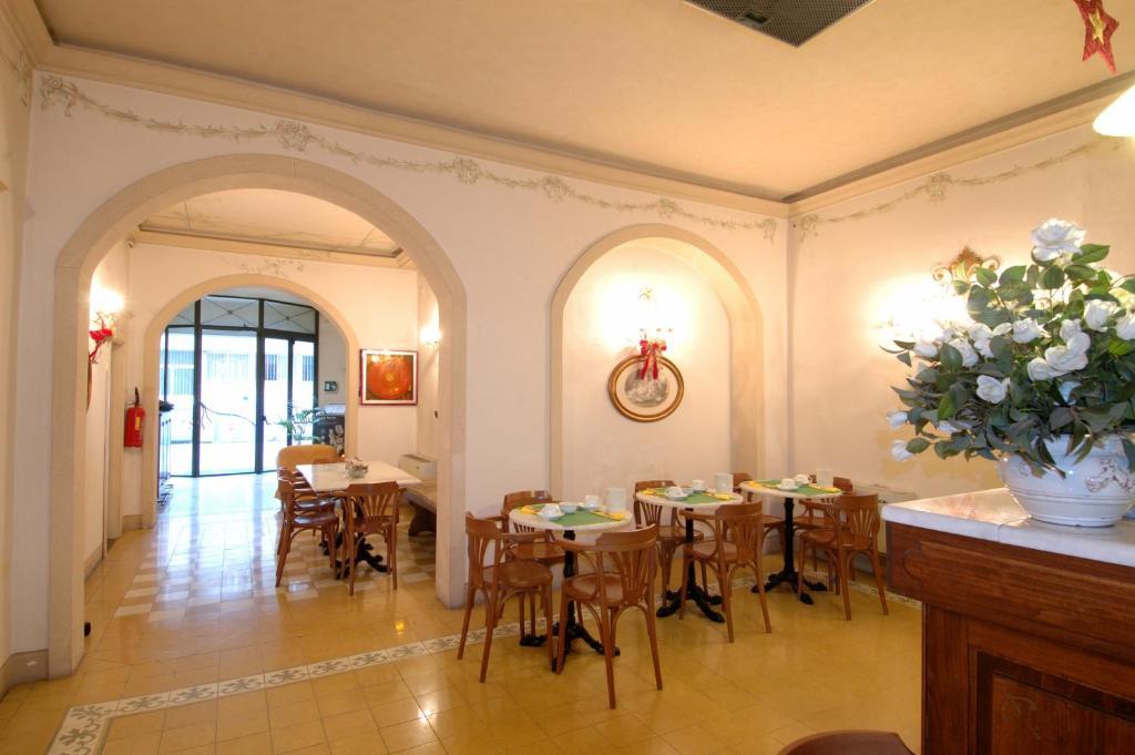 Hotel Moderno Pisa Esterno foto
