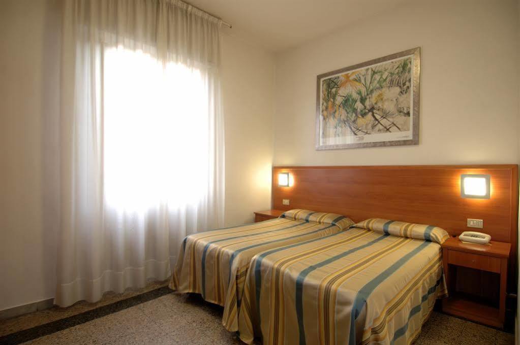Hotel Moderno Pisa Esterno foto