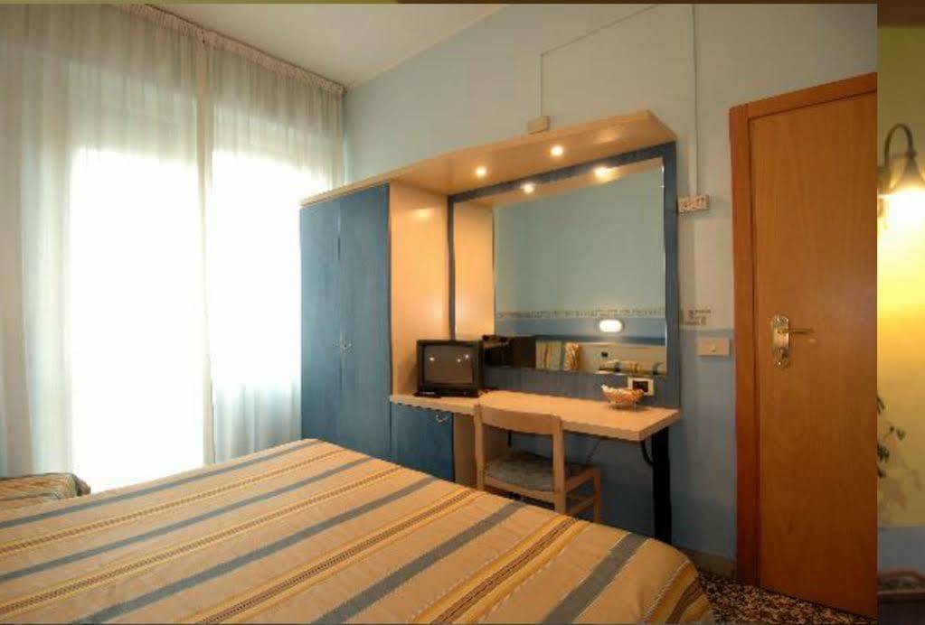 Hotel Moderno Pisa Esterno foto