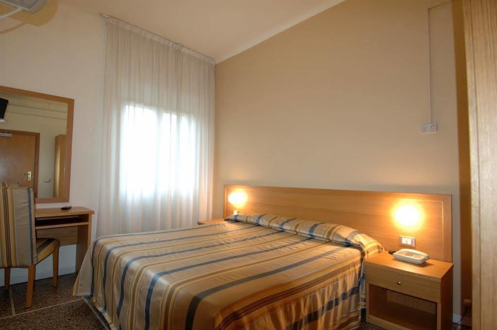 Hotel Moderno Pisa Esterno foto