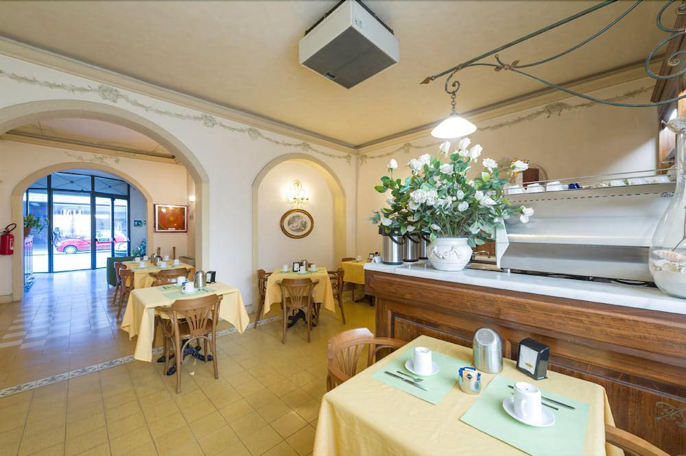 Hotel Moderno Pisa Esterno foto